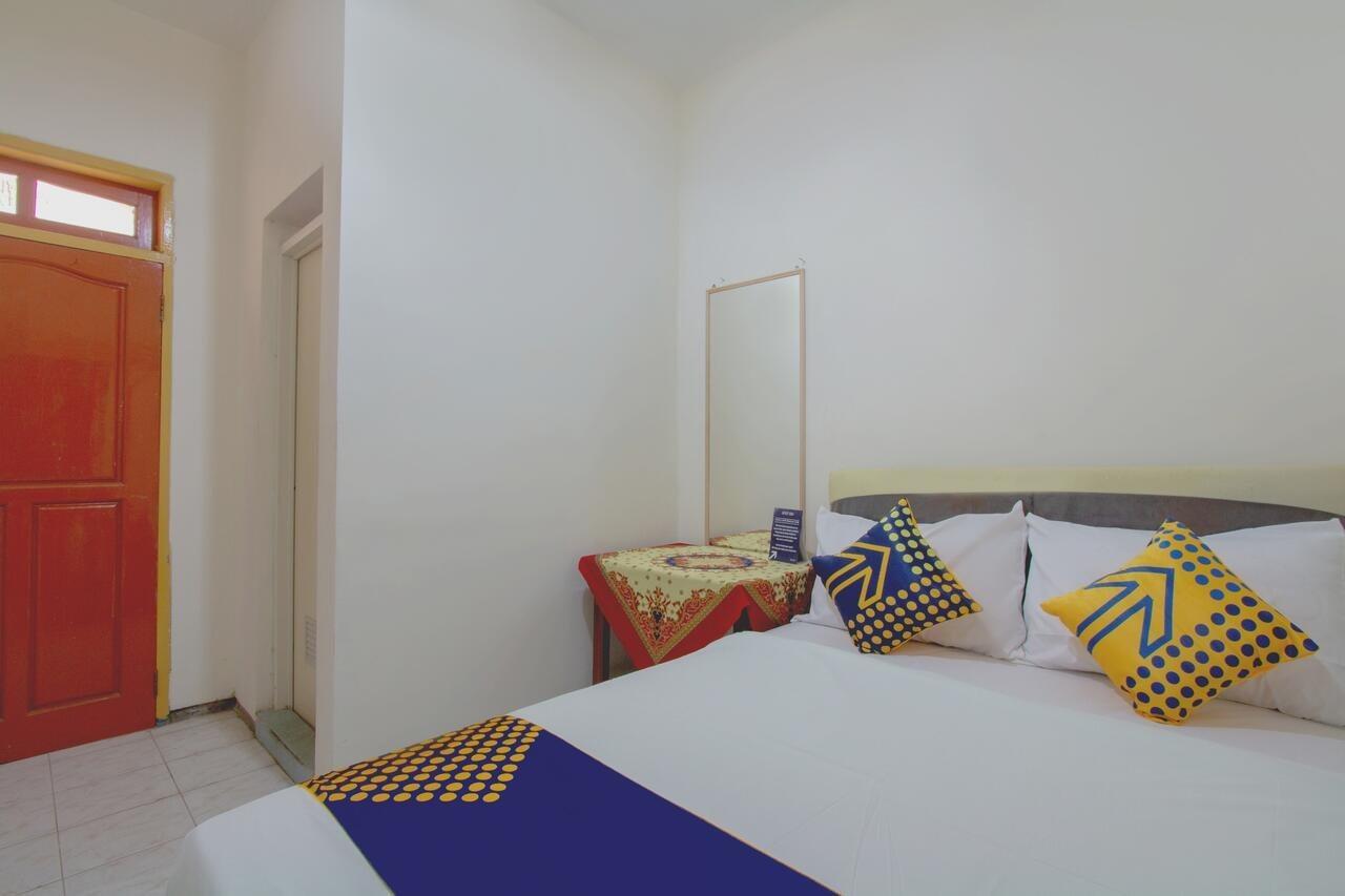 Hotel SPOT ON 3218 Bee Palm Family Malang Exterior foto