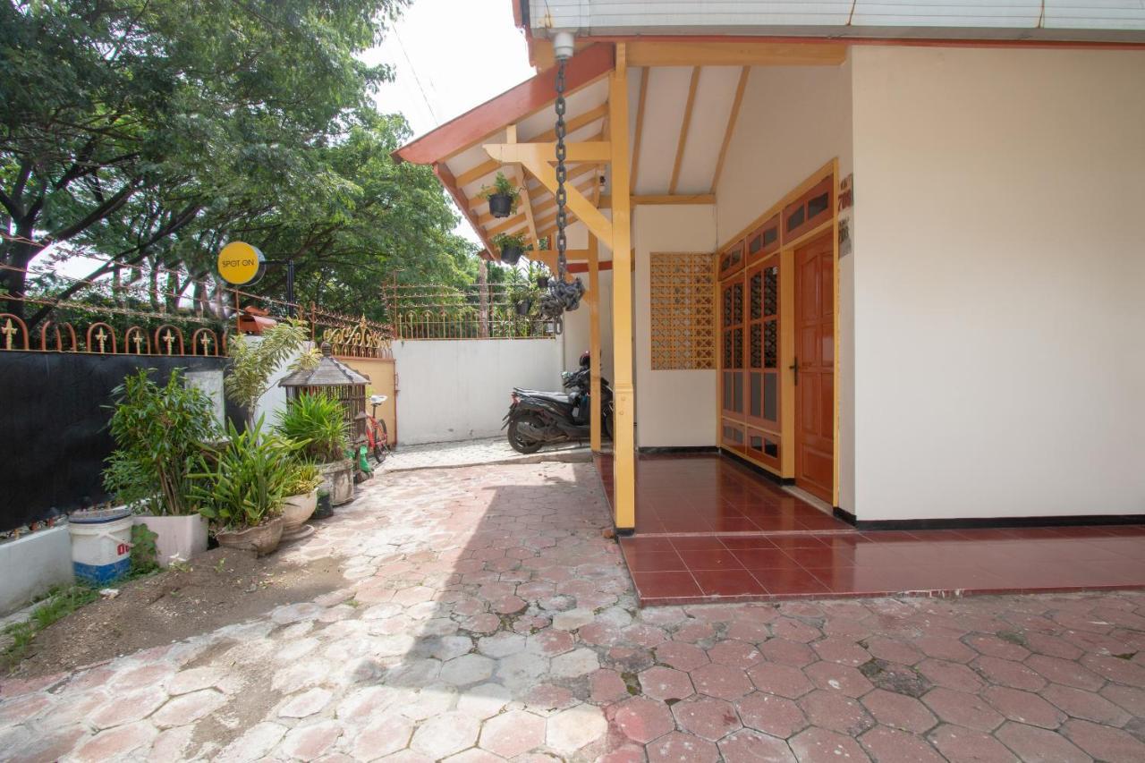 Hotel SPOT ON 3218 Bee Palm Family Malang Exterior foto